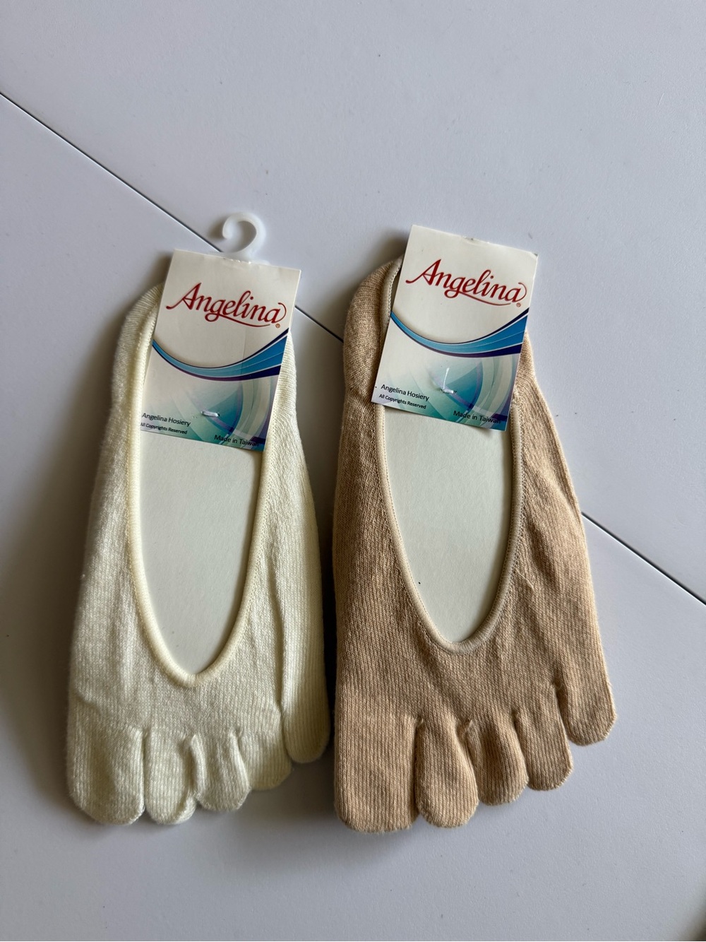 Angelina No-Show Toe Socks in Cream & Tan